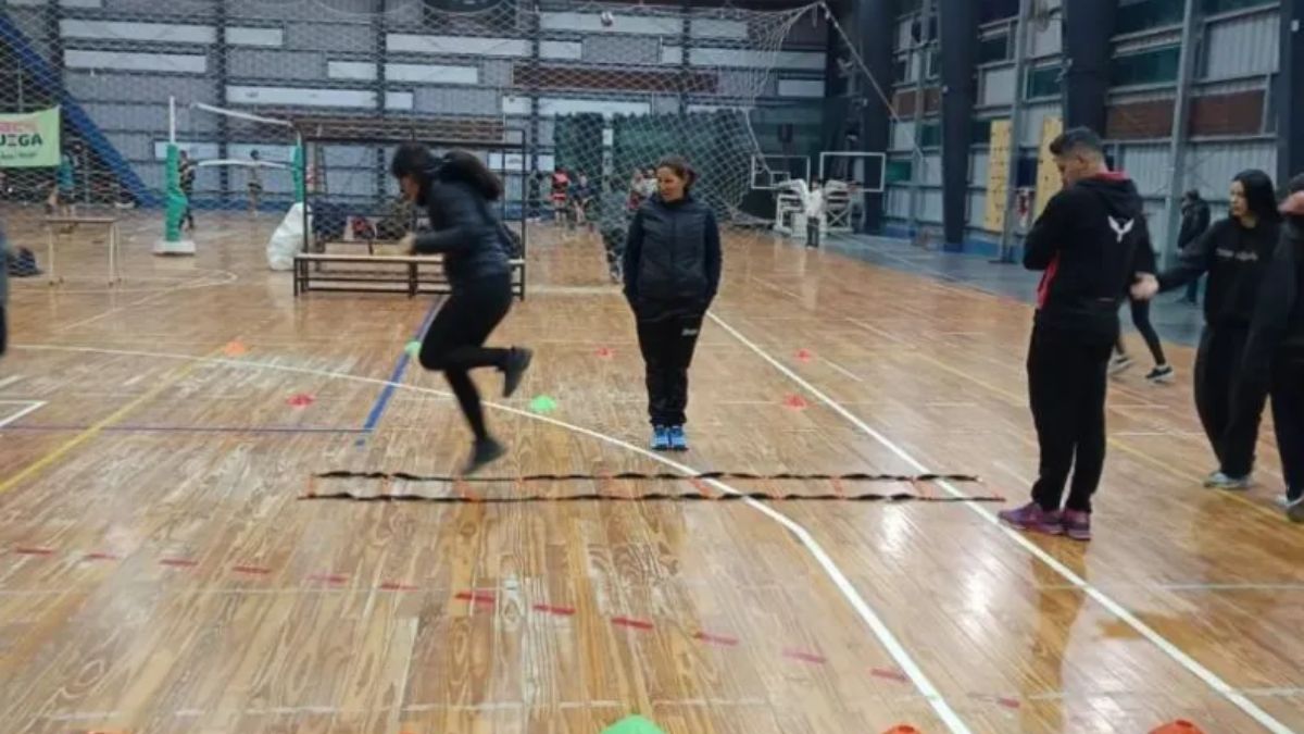 El Jaime Zapata incorpora a sus actividades a mini atletismo y vóley