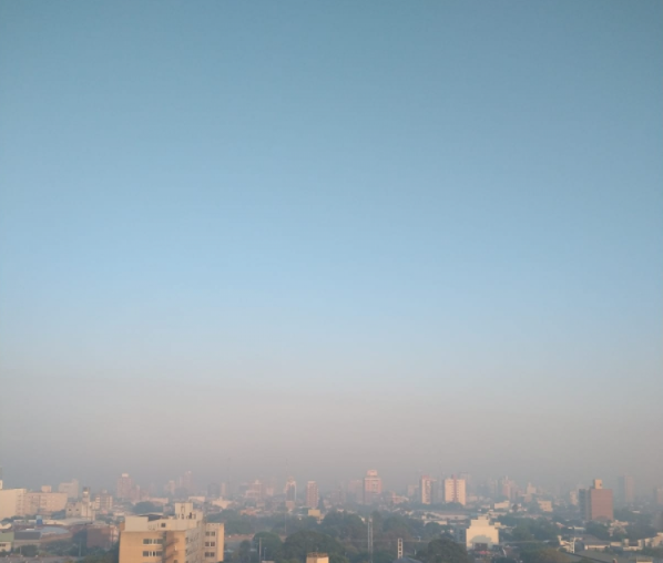 Martes con más humo: continúa el alerta por la nube negra en toda la provincia