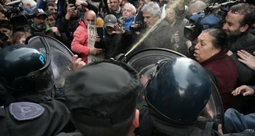 Los piqueteros marcharán al Congreso contra el veto a la ley de movilidad jubilatoria, desafiando el protocolo del Gobierno