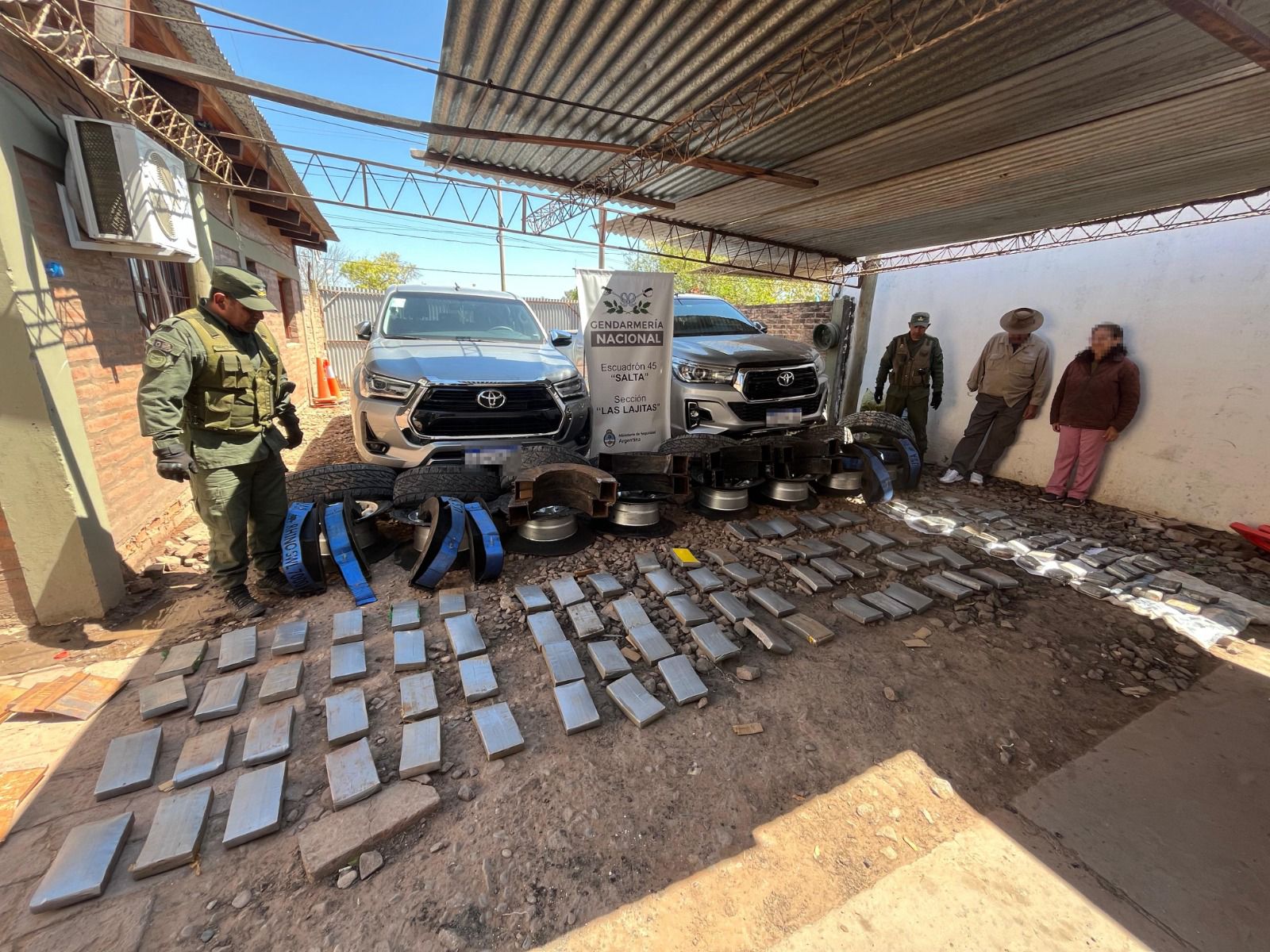 Gendarmería secuestró 110 kilos de cocaína en Salta y detuvo a tres personas