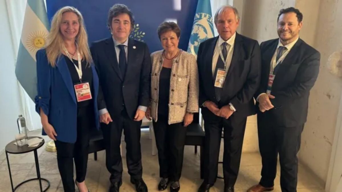 El FMI desplazó a un funcionario que fue criticado por Milei