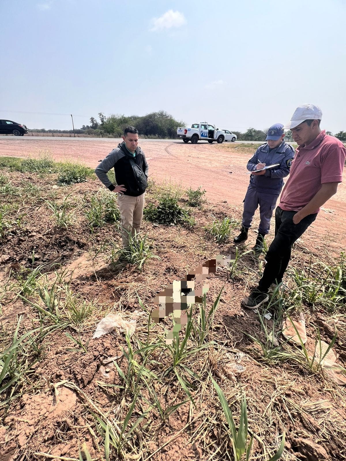 Las Breñas: vio a la Policía y se deshizo de un arma en un camino vecinal
