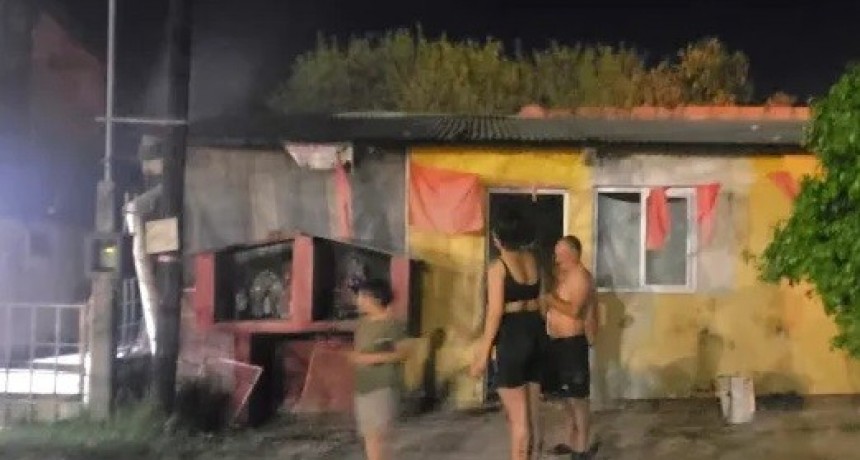 Discutió con sus hijos y fuera de control le prendió fuego a la casa