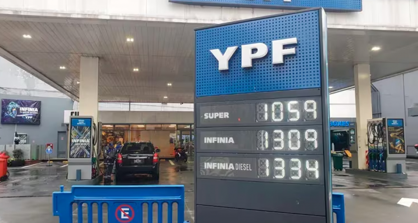 El Gobierno espera que los combustibles bajen hasta 3% desde octubre