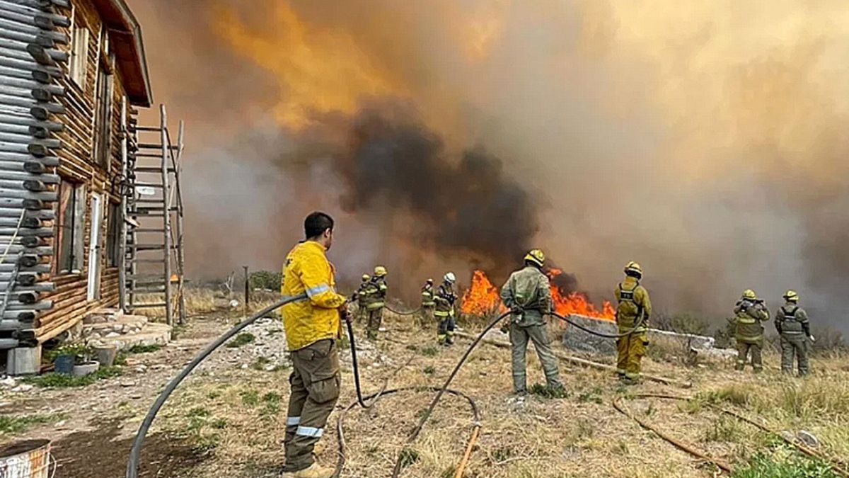 Corrientes ayuda a Córdoba y envía brigadistas especializados para combatir los incendios