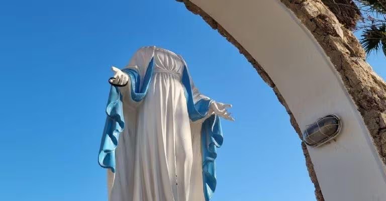 San Juan: hombre que decapitó estatua de una virgen murió un mes después
