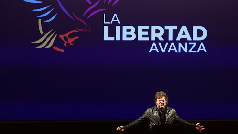 En el lanzamiento nacional de LLA, Milei compartió escenario con Karina y apuntó contra los medios