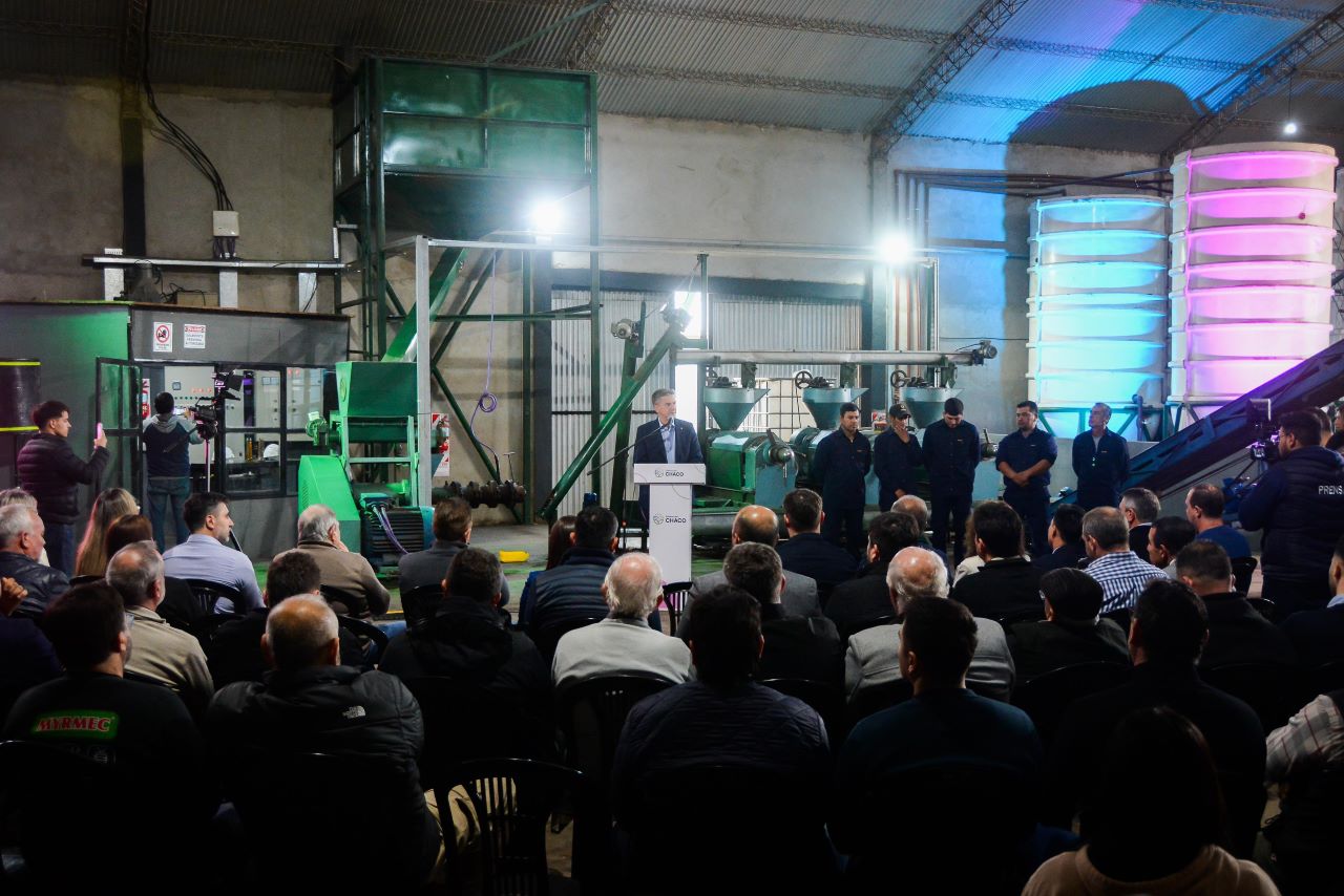 Las Breñas: Zdero destacó el valor del sector privado en la apertura de una industria 