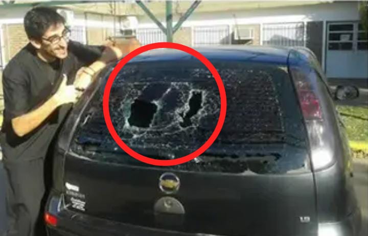 Quería destruir el auto de su ex pero destruyó el equivocado