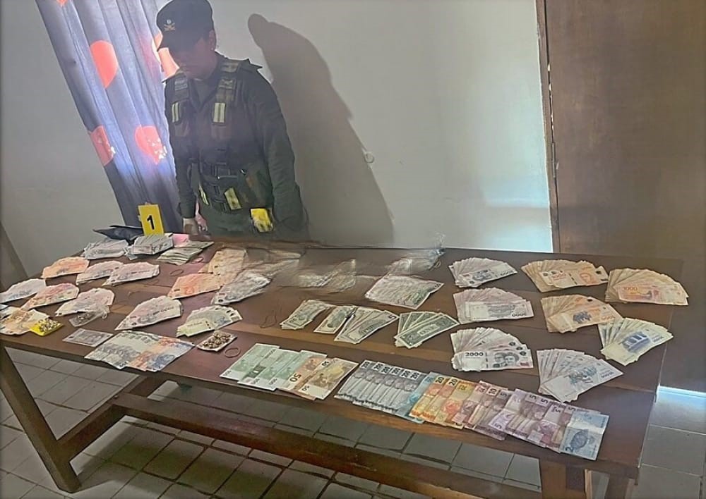  Corrientes: “pasajeras doradas” venían de Paraguay en un remis con oro, dólares y reales