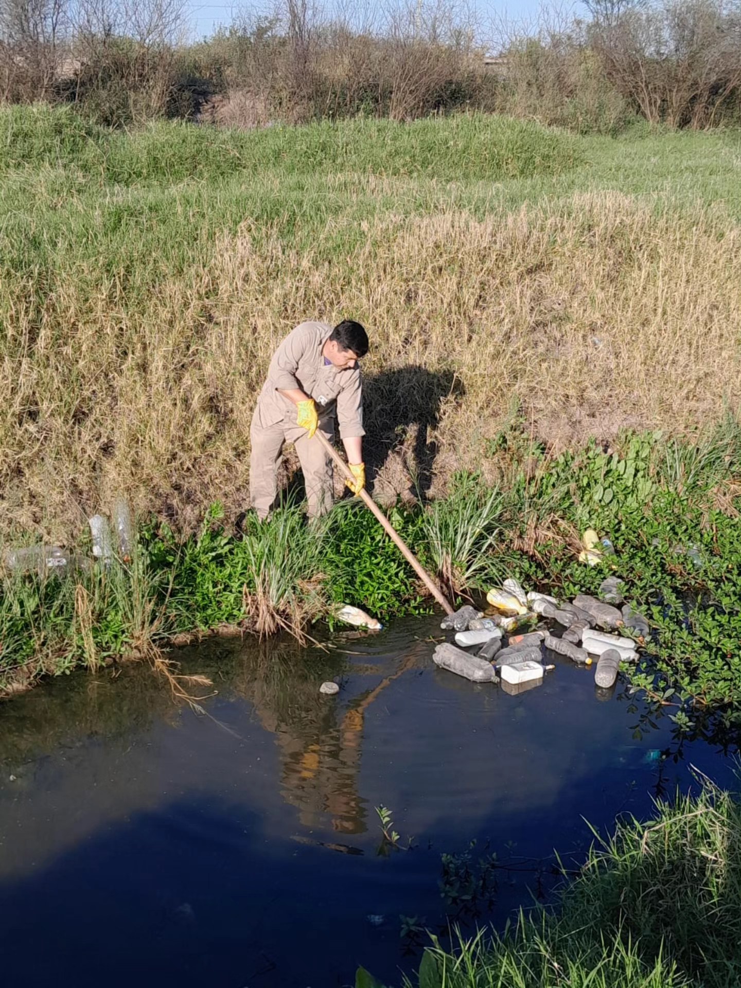 El Municipio de Plaza refuerza la limpieza de espacios verdes y canales