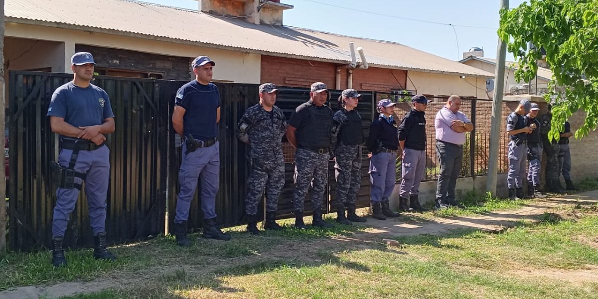 Castelli: tensión tras una protesta de vecinos en un caso de usurpación de vivienda