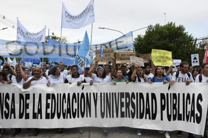 En Corrientes y Resistencia, la UNNE marcha contra el veto a las universidades