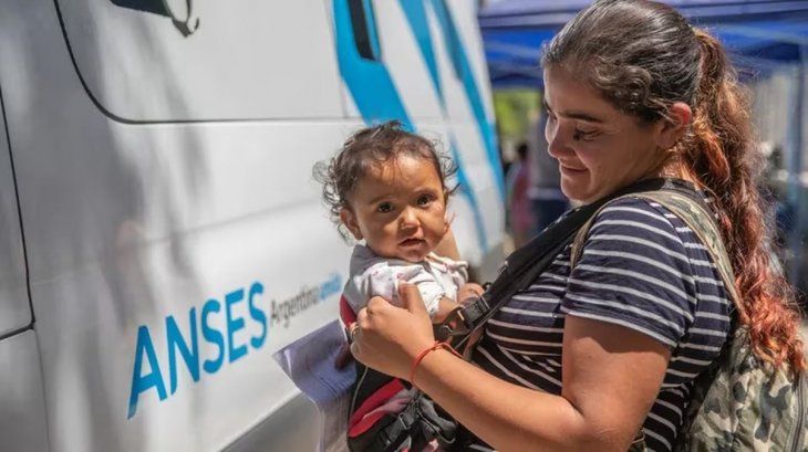 Milei quiere eliminar la actualización de la AUH y otras asignaciones familiares