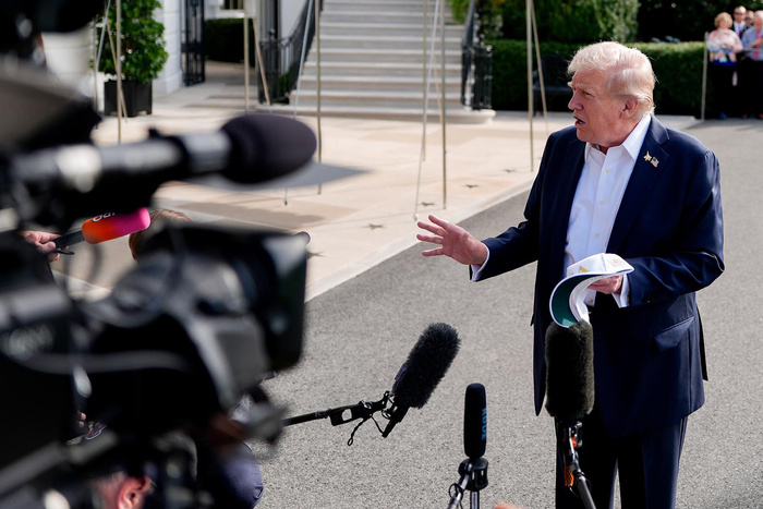 Trump reaviva la guerra comercial y anuncia aranceles del 100% a medicamentos importados