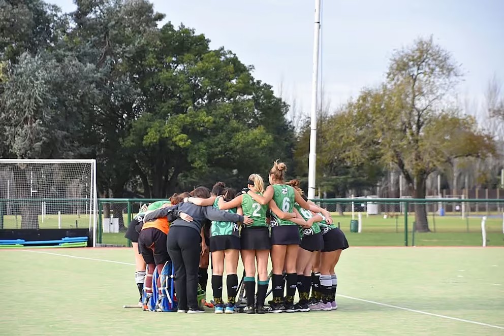   Conmoción por la muerte de una jugadora de hockey en pleno partido en La Plata