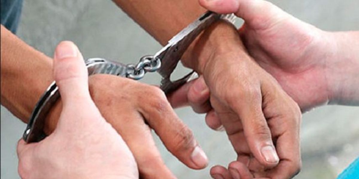 Golpeaba a su pareja y viralizó imágenes íntimas: terminó detenido