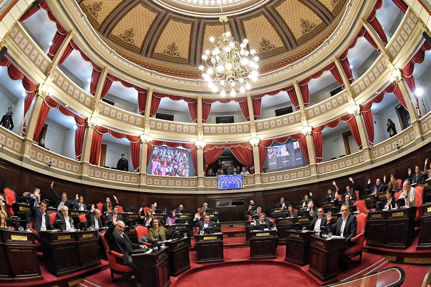 Sesión clave en el Senado: podrían rechazar un veto presidencial por primera vez desde 2003 
