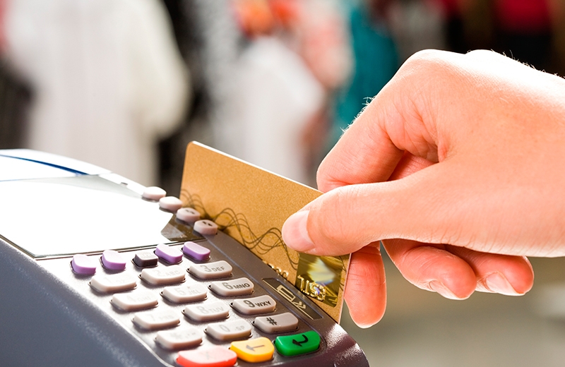 Tarjetas al límite: vencen los pagos y se dispara la deuda con tasas impagables