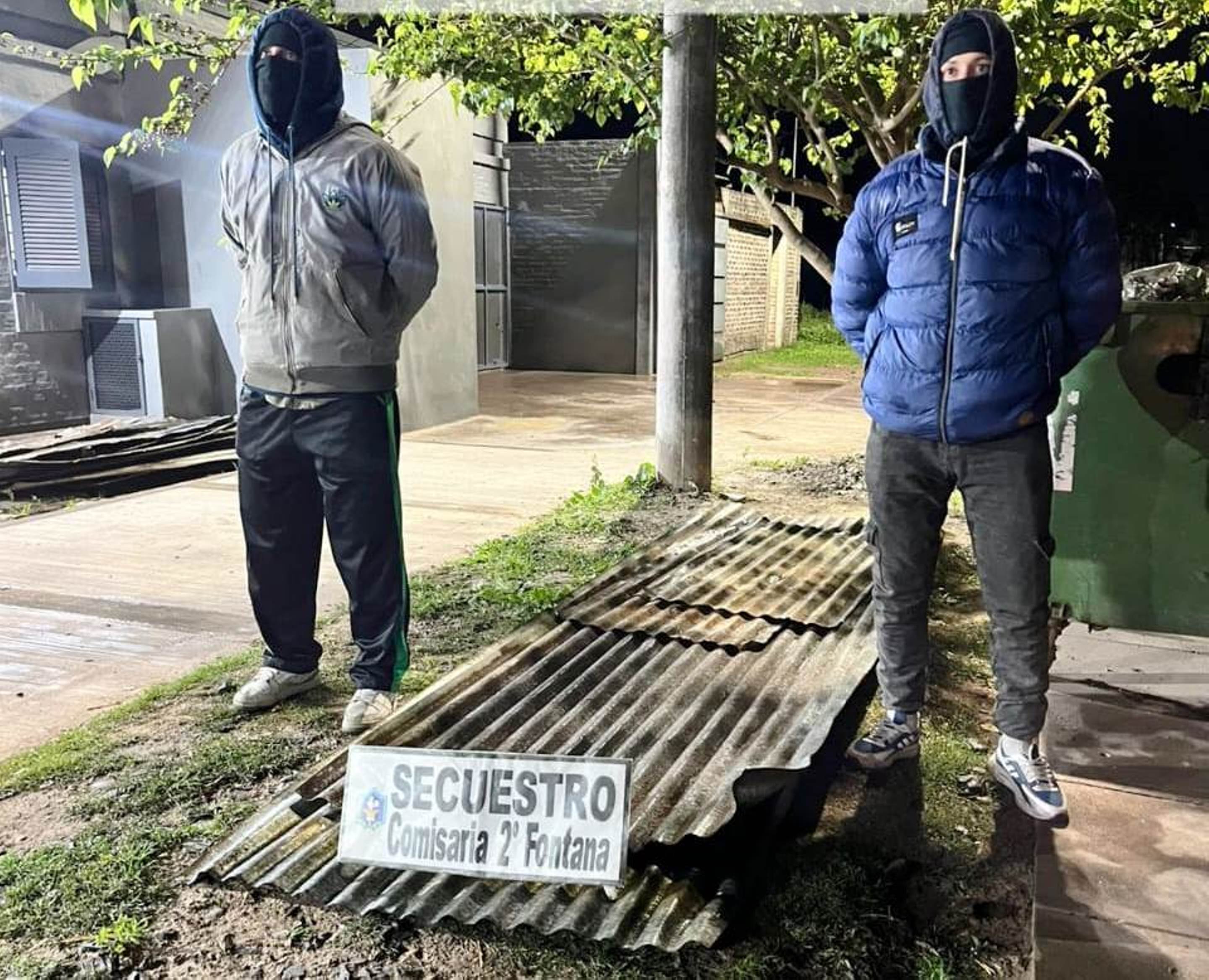 Un chorro que no tiene techo: lo atraparon con chapas robadas en Fontana