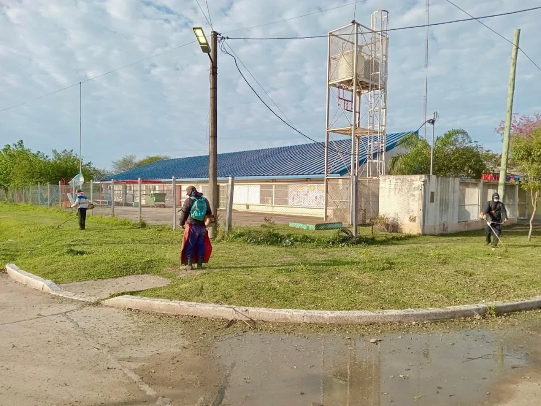 El municipio de Fontana completó trabajos de limpieza y desmalezado en el jardín 201  