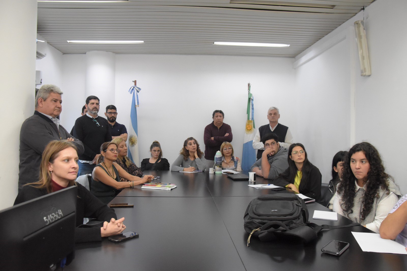 Acuerdo entre la Legislatura y ECOM para optimizar el seguimiento de trámites