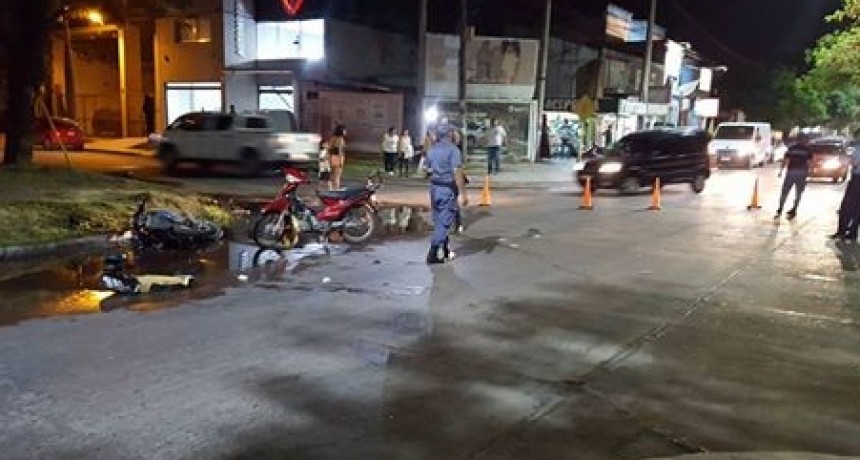 Accidente entre motos en Av. Sarmiento al 1200