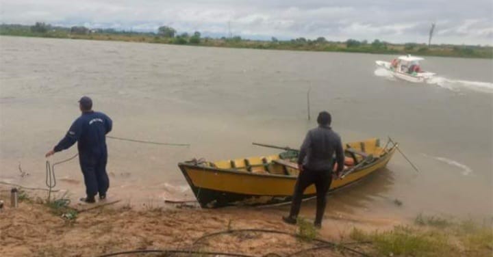 Hallan flotando el cuerpo de un joven en la costa del Paraná en Corrientes capital