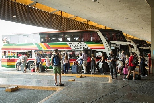 El gobierno nacional desreguló el transporte de media y larga distancia