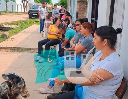 Largas colas en Laguna Limpia por una consulta médica gratuita 