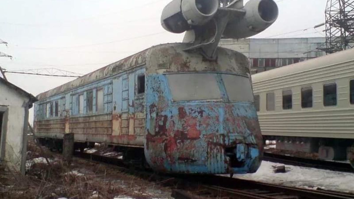 ¿Qué pasó con el tren con un motor turborreactor en el techo que fue creado en la URSS?