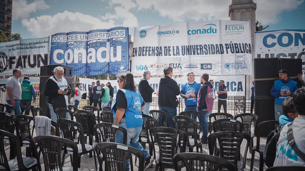 Comenzó el paro de docentes y no docentes universitarios y se multiplican las tomas de facultades