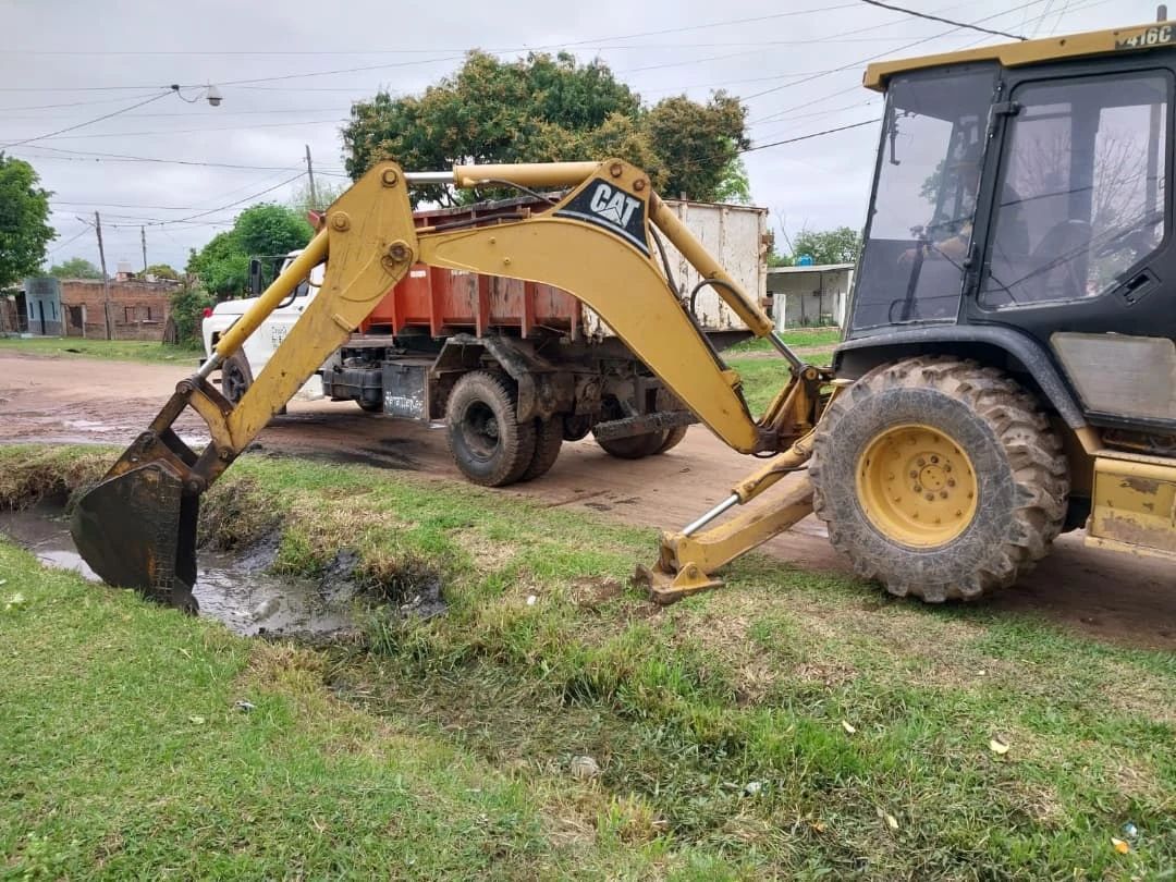 Municipalidad de Barranqueras: tareas de saneamiento en varios barrios