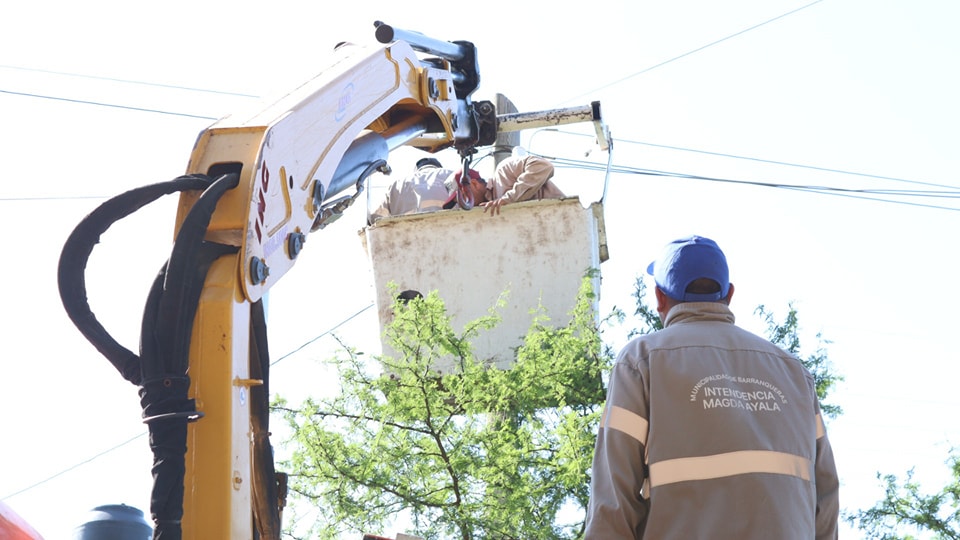 El municipio de Barranqueras avanza con el recambio de luminarias en el barrio La Toma