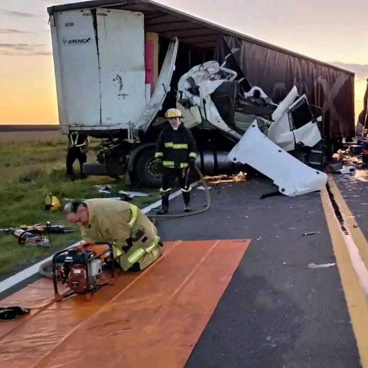  Choque entre camioneros deja un brasileño muerto en Corrientes