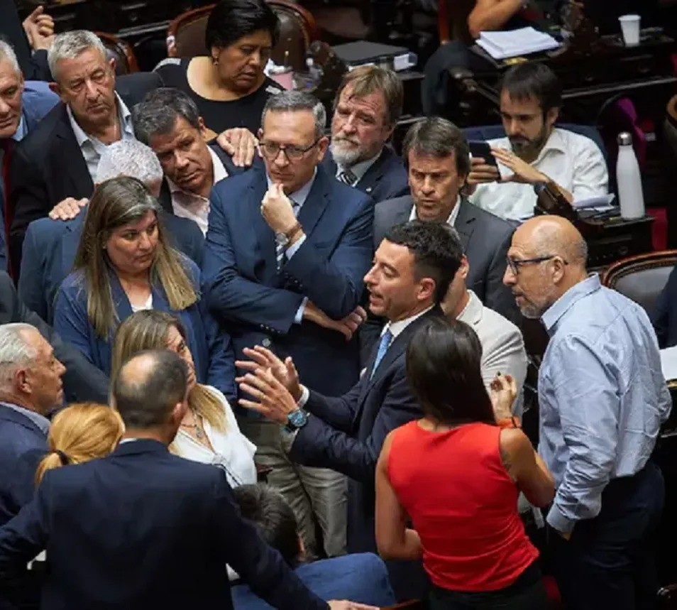 Fractura en el bloque de Diputados de la UCR tras la reunión con el Gobierno