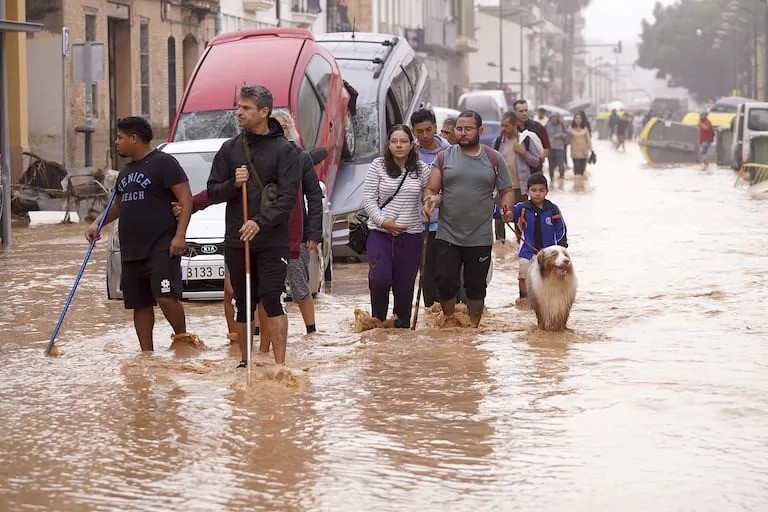 Al menos 95 muertos en España por una de las peores inundaciones en décadas