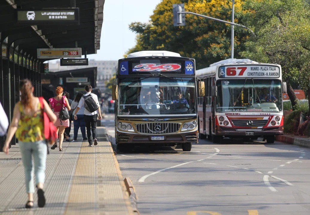 La UTA se reunió con el Gobierno y levantó el paro de colectivos en Buenos Aires