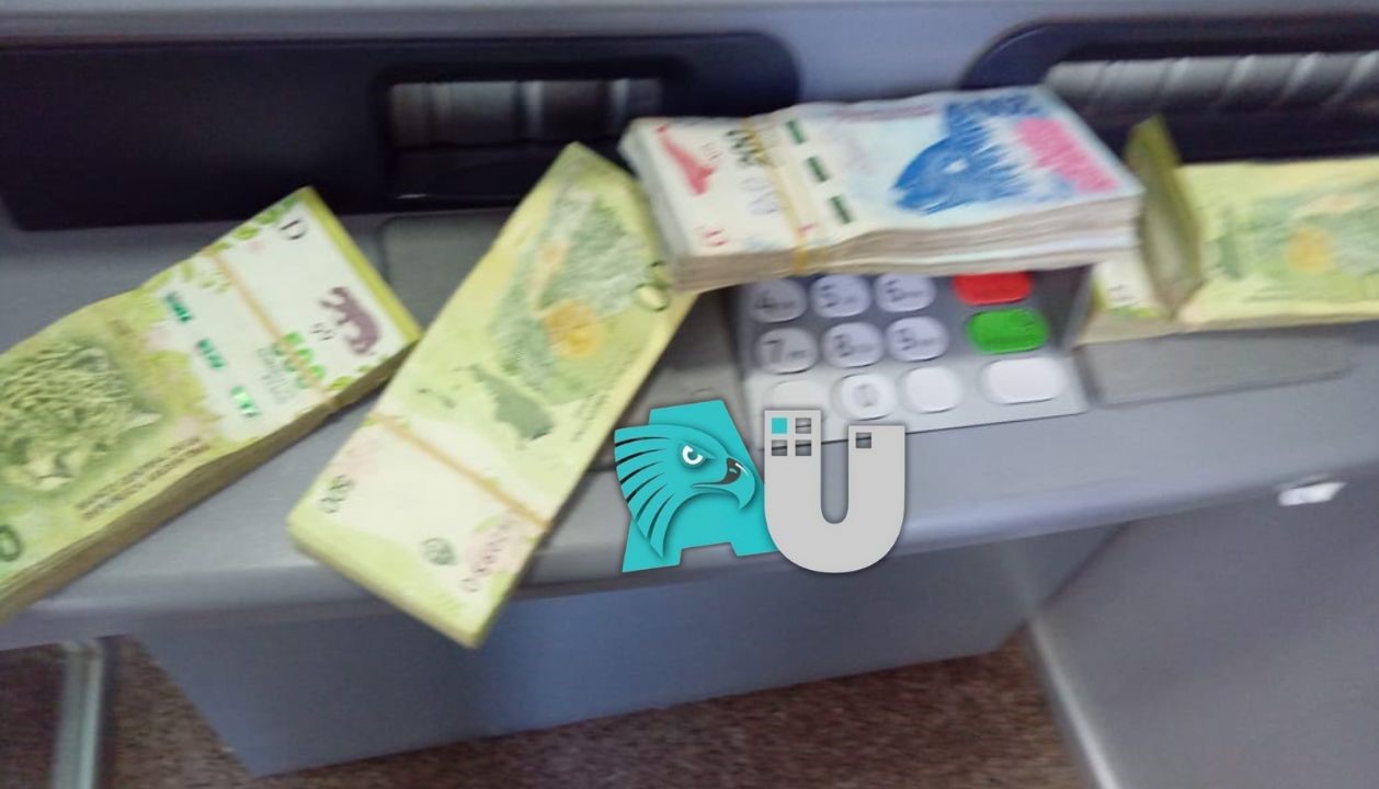  Tuvo que esconder su dinero por miedo a robos: le pagaron con billetes de $ 200 y $ 500