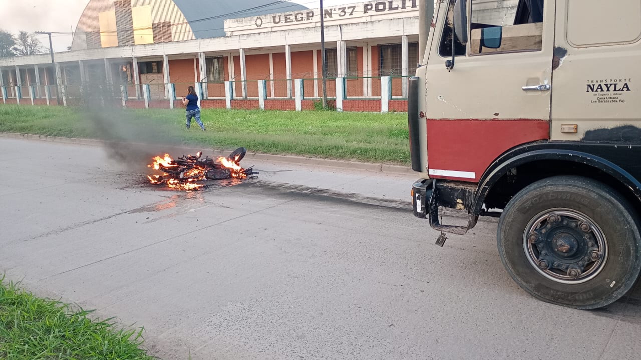 Murió un motociclista de 19 años al impactar contra un camión en Sáenz Peña