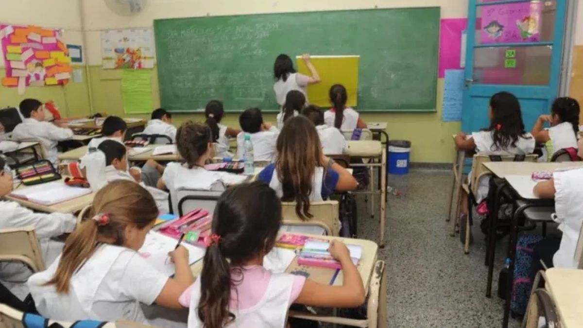 Zdero anunció el pago de la cláusula gatillo para los docentes