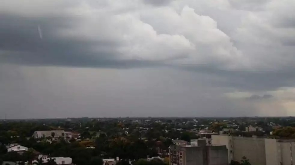 El calor afloja este jueves en el Chaco con alerta de tormentas en Resistencia y San Martín