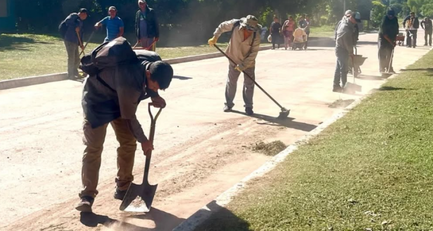 Fontana: se realizaron trabajos de limpieza y pintura de cordón por avenida Alvear, entre calles Misiones y Formosa