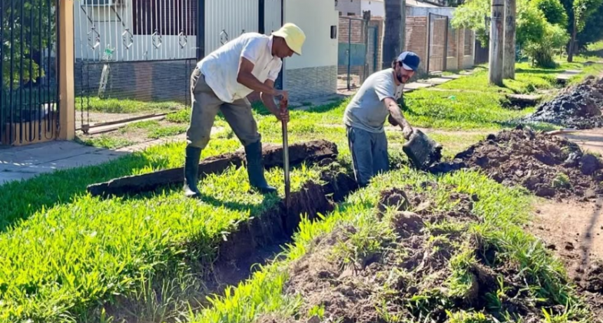 Continúan los trabajos de limpieza de cunetas en Fontana