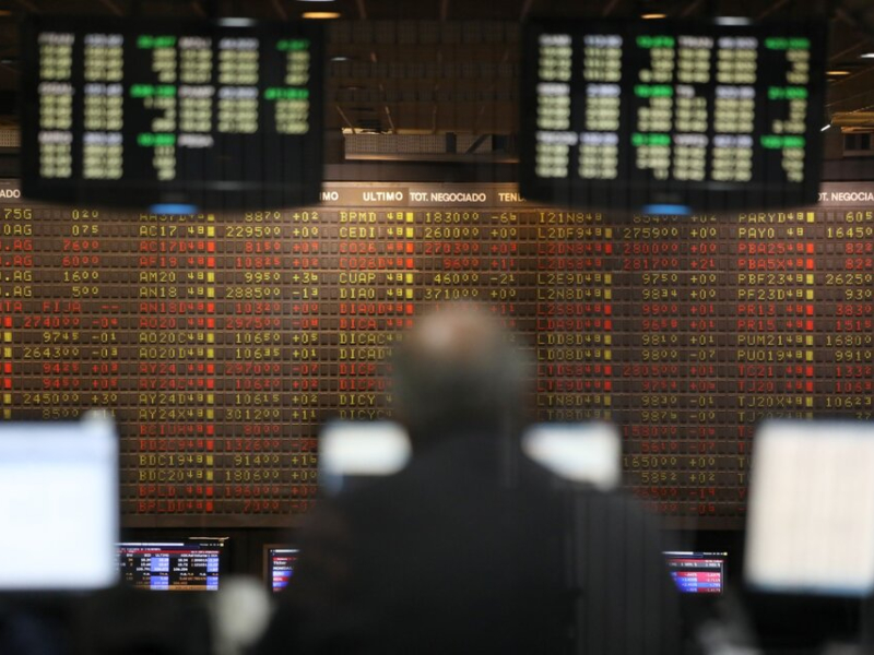 Acciones y bonos en septiembre: el S&P Merval sufrió su peor caída mensual en 5 años y el riesgo país voló 48% 