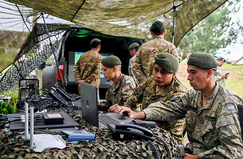 El Gobierno busca calmar el malestar: subas en los sueldos de las Fuerzas Armadas