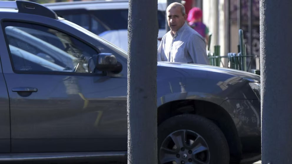 El ginecólogo acusado de abuso a 14 mujeres llega a juicio en libertad