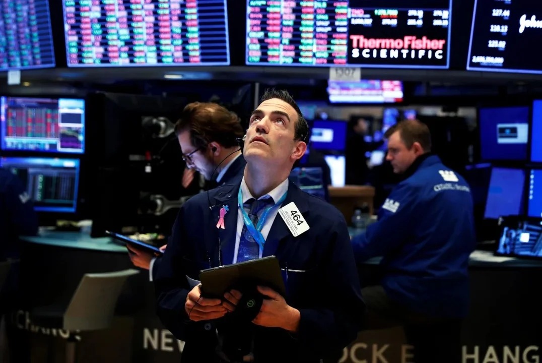 Tras el anuncio del swap, acciones argentinas caen hasta 10% y bonos suben en Wall Street 