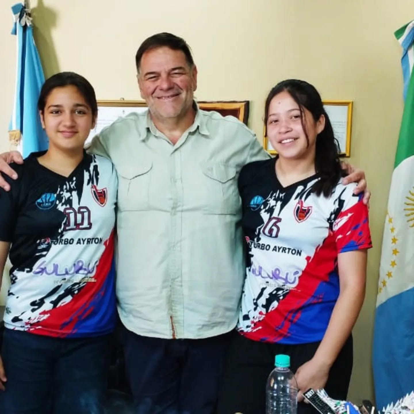 El intendente de Corzuela recibió a basquetbolistas destacadas y reafirmó su apoyo al deporte