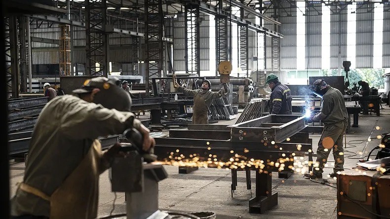 Recesión: leve baja en el uso de la capacidad instalada de la industria